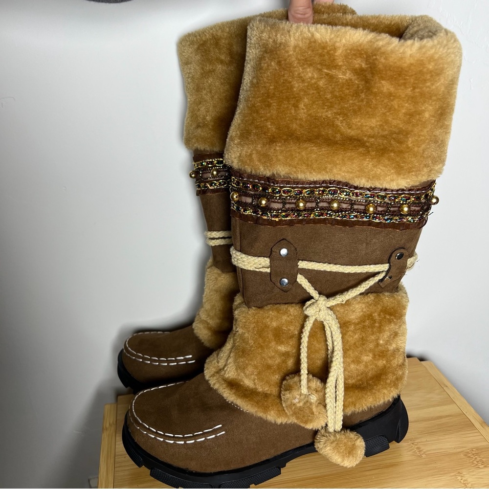 Amazon women’s Boots 7 Faux Fur Winter Brown warm comfy Contemporary Bohemian - Picture 5 of 6